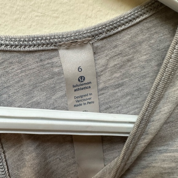 Lululemon top with keyhole back - Picture 3 of 3